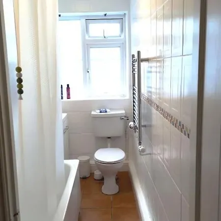 2 Bed Flat Near Station With Parking&Comgarden Apartment Sutton  Exterior photo