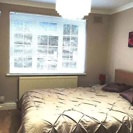 2 Bed Flat Near Station With Parking&Comgarden Apartment Sutton  Exterior photo