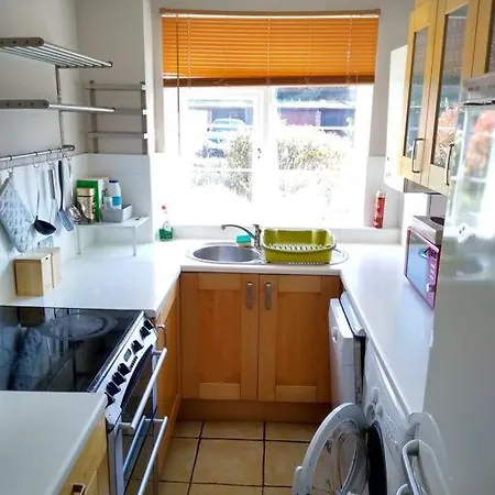 2 Bed Flat Near Station With Parking&Comgarden Apartment Sutton  Exterior photo