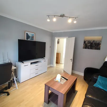 2 Bed Flat Near Station With Parking&Comgarden Apartment Sutton  Exterior photo