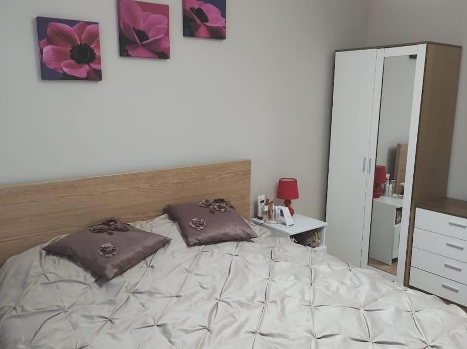 Apartment 2 Bed Flat Near Station With Parking&comgarden *