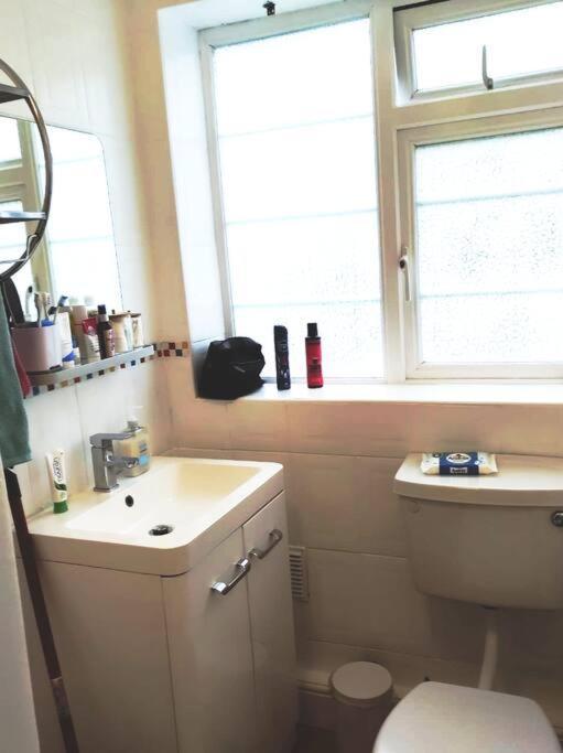 Apartment 2 Bed Flat Near Station With Parking&comgarden Sutton (Greater London)